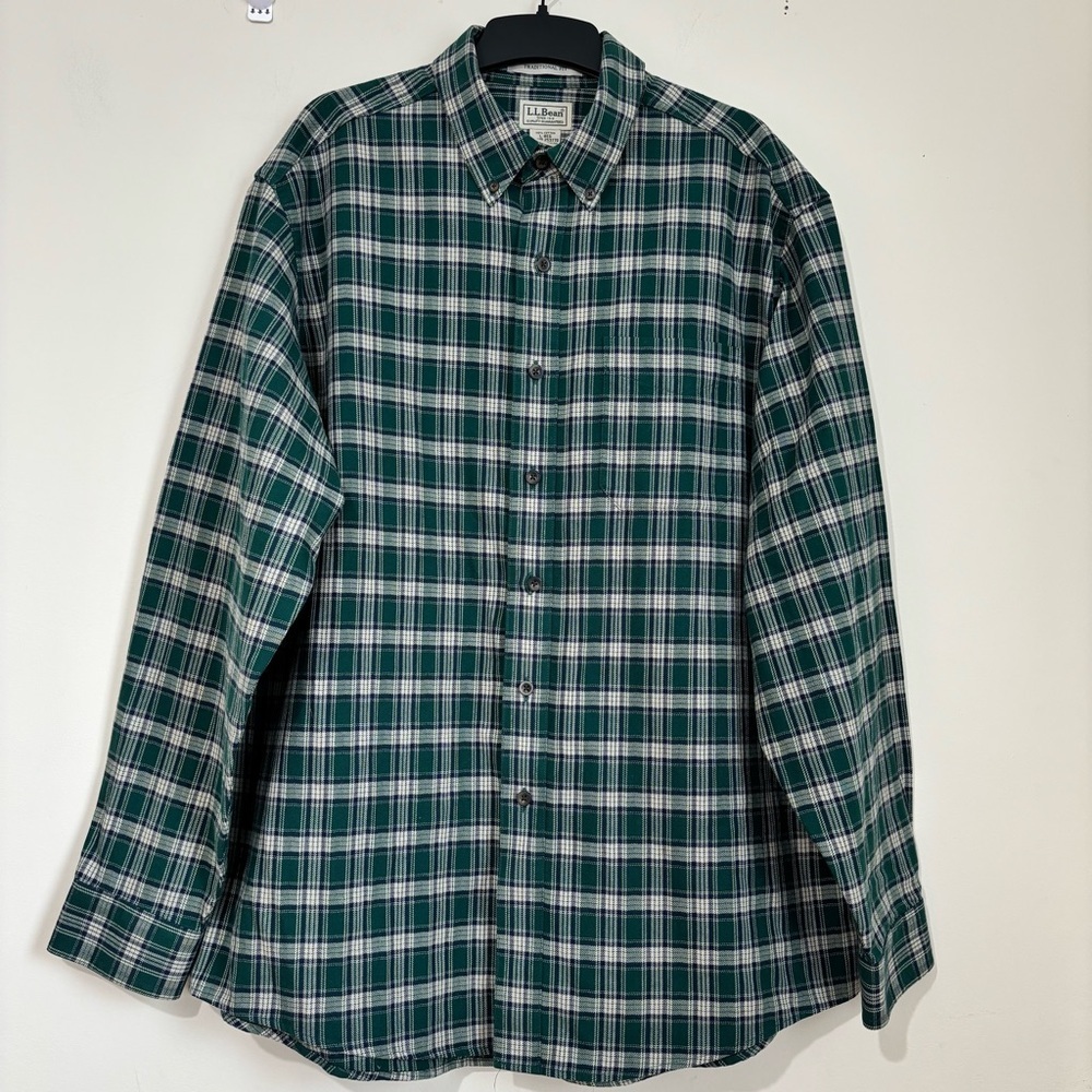 L.L. Bean Men's green scotch plaid shacket button long sleeve Long flannel shirt